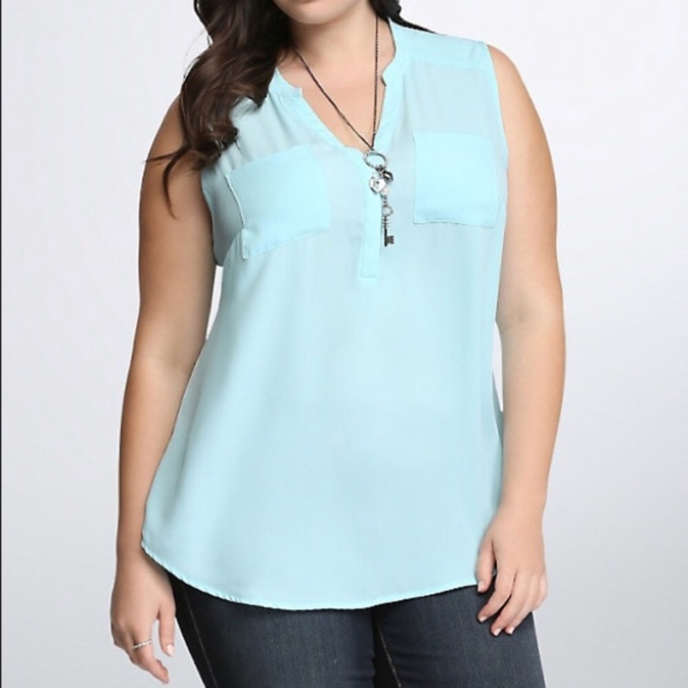 SOLD Light Blue Torrid Georgette Top Size 1💙